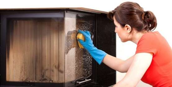 Как чистить стекло камина? Как чистить стекло камина?