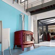 Купить Печь-камин Invicta Bradford красная эмаль в интерьере чугунная в Слониме в Слониме