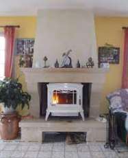 Печь-камин чугунный Invicta Bradford в интерьере Амазонка бай фото в Слониме