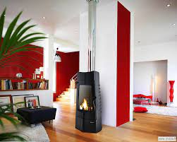 Печь-камин чугунный Invicta Chamane 14 в интерьере Амазонка бай фото в Слониме