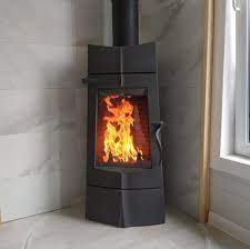 Печь-камин чугунный Invicta Chamane 14 в интерьере Амазонка бай фото  в Слониме