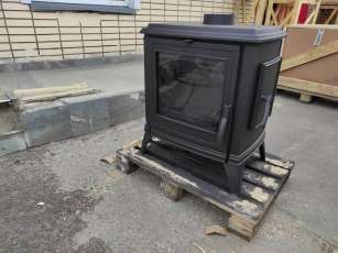 Купить чугунный Печь-камин EVEREST S13 в Слониме фото в интерьере в Слониме