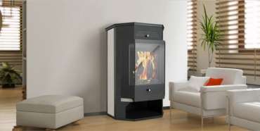 Стальной недорогой камин с дровницей Теплодар Румба фото в интерьере в Слониме