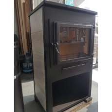 Стальной печь-камин в интерьере ЭТНА (Панорама) с плитой и ТО Амазонка бай фото в Слониме