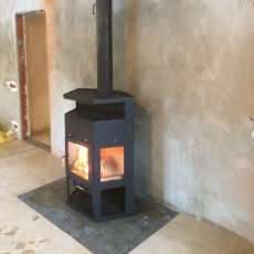 Купить недорогой камин с шамотом Мета-Бел Енисей в Слониме фото в интерьере в Слониме