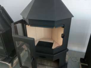 Стальной камин Бавария Мюнхен со стеклом угловой чёрный (без перемычки) фото купить в Слониме