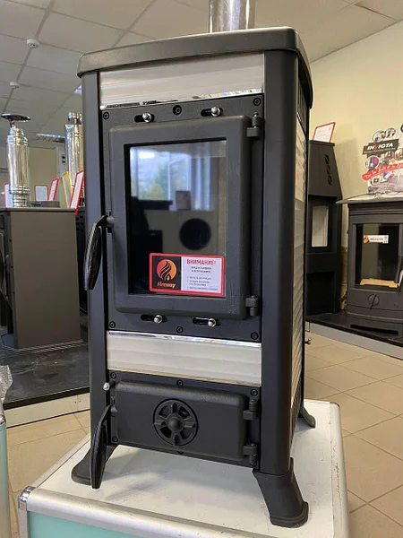 Печь-камин чугунный FireWay Klemens в интерьере Амазонка бай фото в Слониме