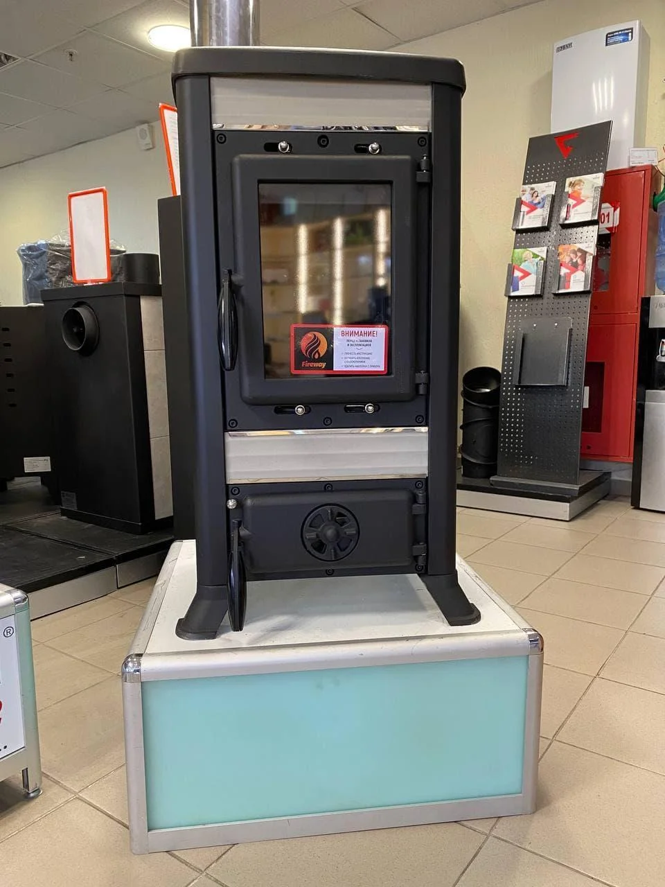 Печь-камин чугунный FireWay Klemens в интерьере Амазонка бай фото в Слониме