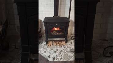 Печь-камин чугунный FireWay Gunter в интерьере чёрный Амазонка бай фото в Слониме