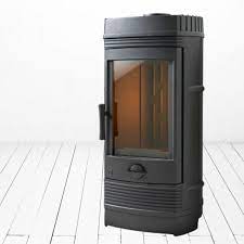 Печь-камин чугунный Invicta Gomont в интерьере Амазонка бай фото в Слониме