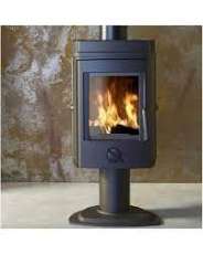 Печь-камин чугунный Invicta Mesnil в интерьере Амазонка бай фото в Слониме