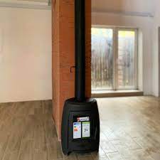 Печь-камин чугунный Invicta La Borne 2 в интерьере Амазонка бай фото в Слониме