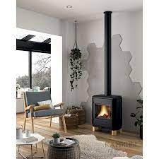 Печь-камин чугунный Invicta Carolo в интерьере Амазонка бай фото  в Слониме