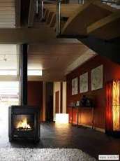 Печь-камин чугунный Invicta Carolo в интерьере Амазонка бай фото  в Слониме