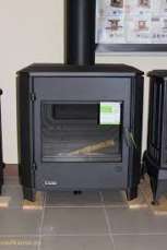 Печь-камин чугунный Invicta Carolo в интерьере Амазонка бай фото  в Слониме