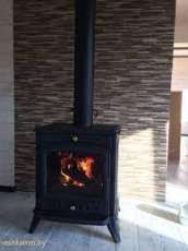 Печь-камин чугунный Invicta Altea в интерьере Амазонка бай фото в Слониме