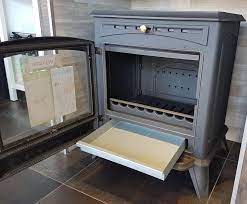 Печь-камин чугунный Invicta Altea в интерьере Амазонка бай фото в Слониме