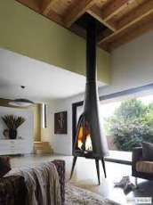 Печь-камин чугунный Invicta Pow-Wow в интерьере Амазонка бай фото в Слониме