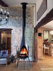 Печь-камин чугунный Invicta Pow-Wow в интерьере Амазонка бай фото в Слониме