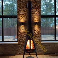 Печь-камин чугунный Invicta Pow-Wow в интерьере Амазонка бай фото в Слониме