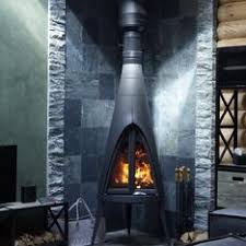 Печь-камин чугунный Invicta Pow-Wow в интерьере Амазонка бай фото в Слониме