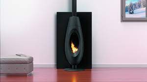 Печь-камин чугунный Invicta OVATIO в интерьере Амазонка бай фото в Слониме